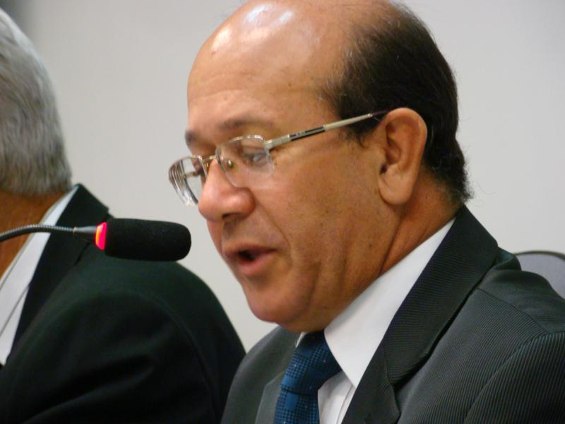 João Elias pede construção de muro de arrimo em Ribeirão Tanquinho